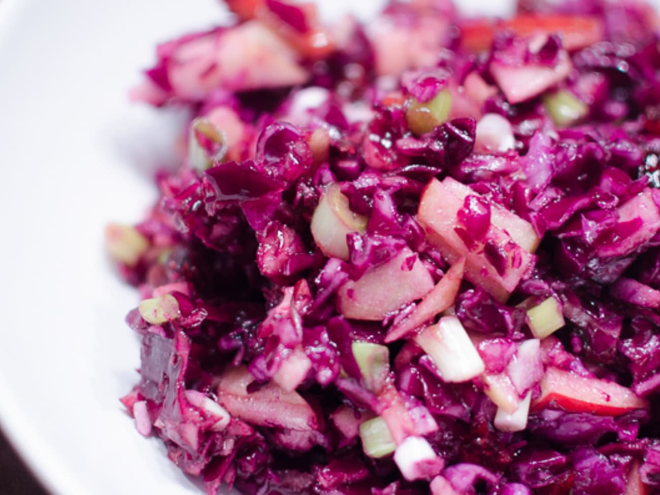 Salade de chou rouge à la pomme et aux cranberries : recette Salade de