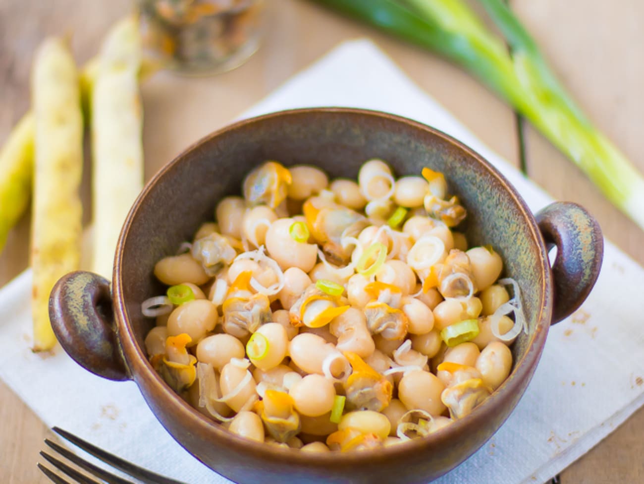 Salade bretonne de cocos de Paimpol aux coques et à l’oignon : recette