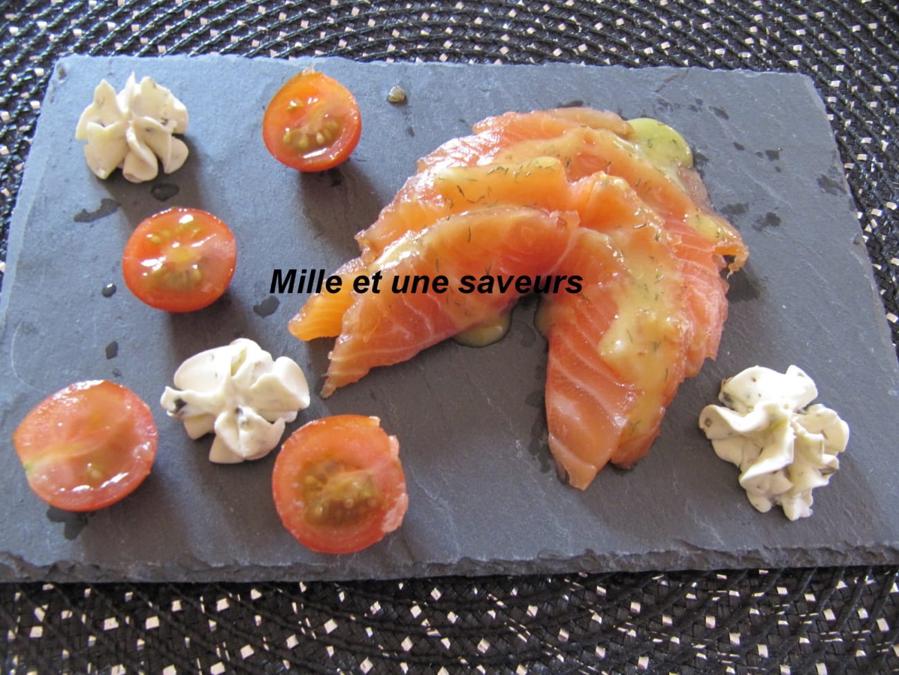 Saumon fumé maison sans fumoir ou saumon Gravlax : recette Saumon fumé