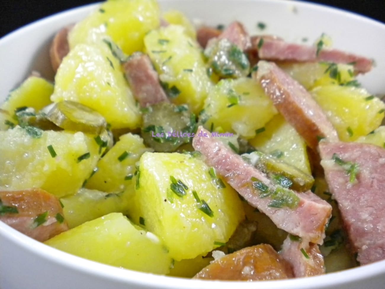 Salade tiède ou froide de pommes de terre à la saucisse de Morteau