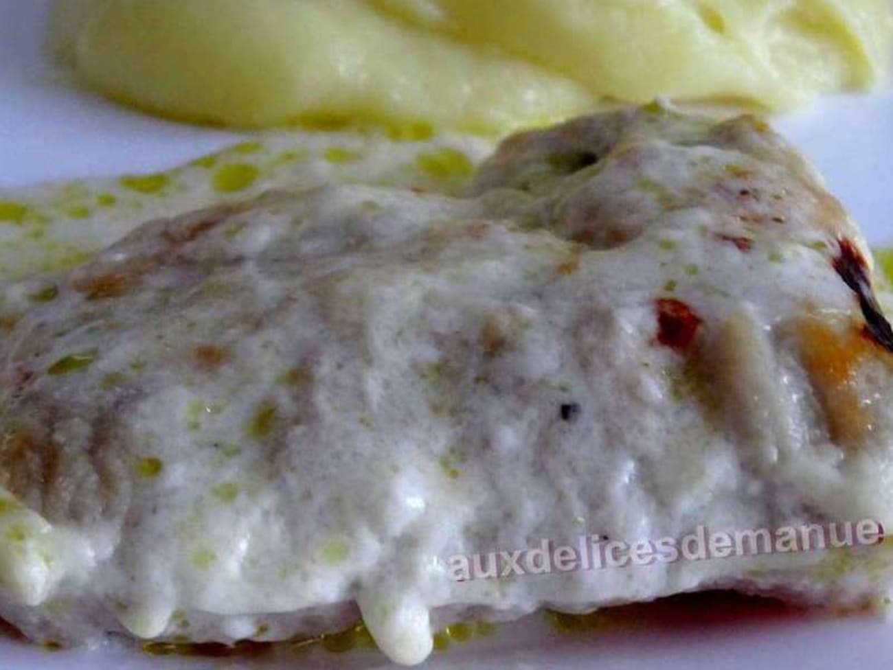 Escalopes de veau à la crème garnies pesto-parmesan : recette Escalopes