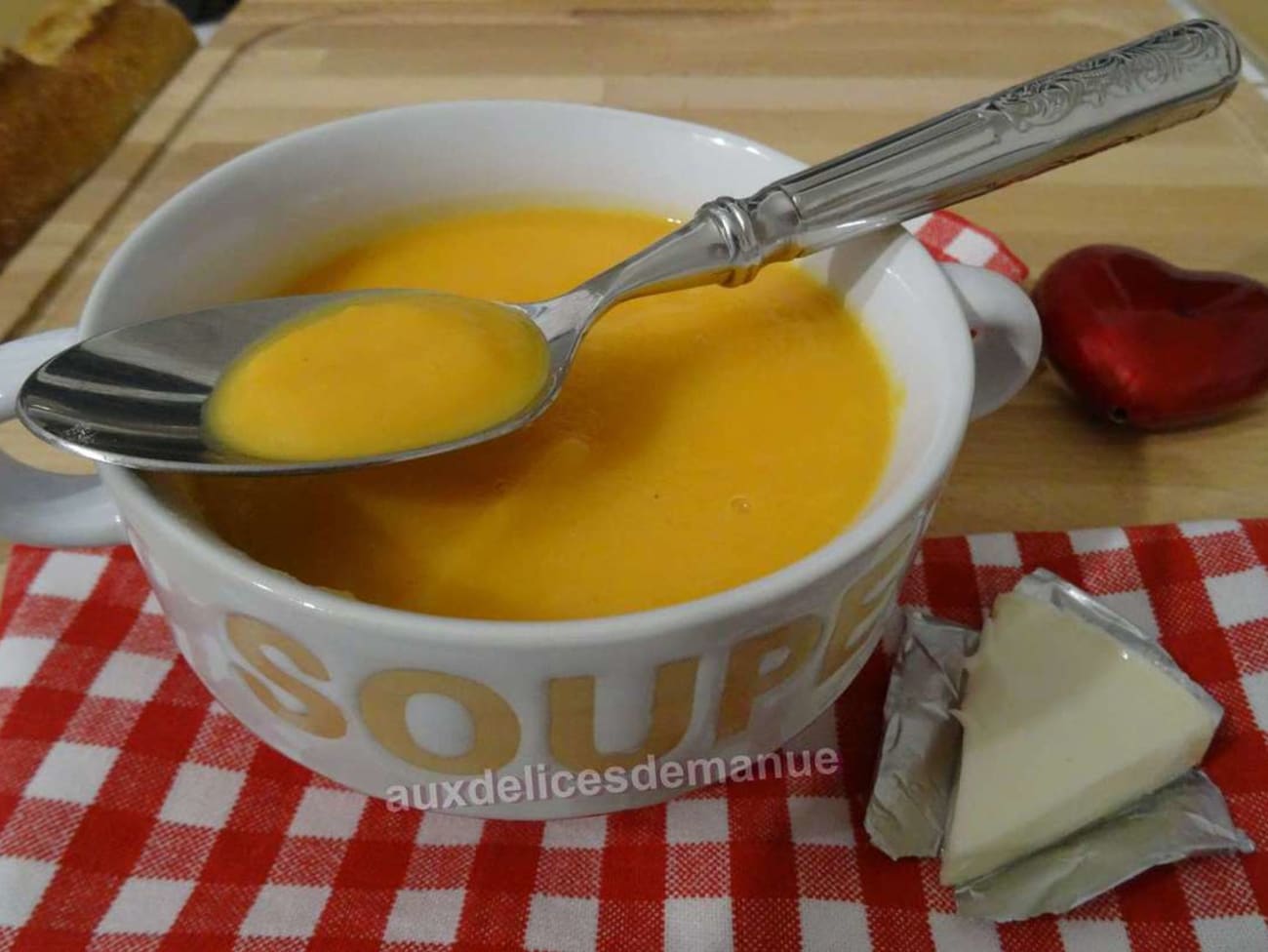 Soupe de carottes et topinambours à la vache-qui-rit : recette Soupe de