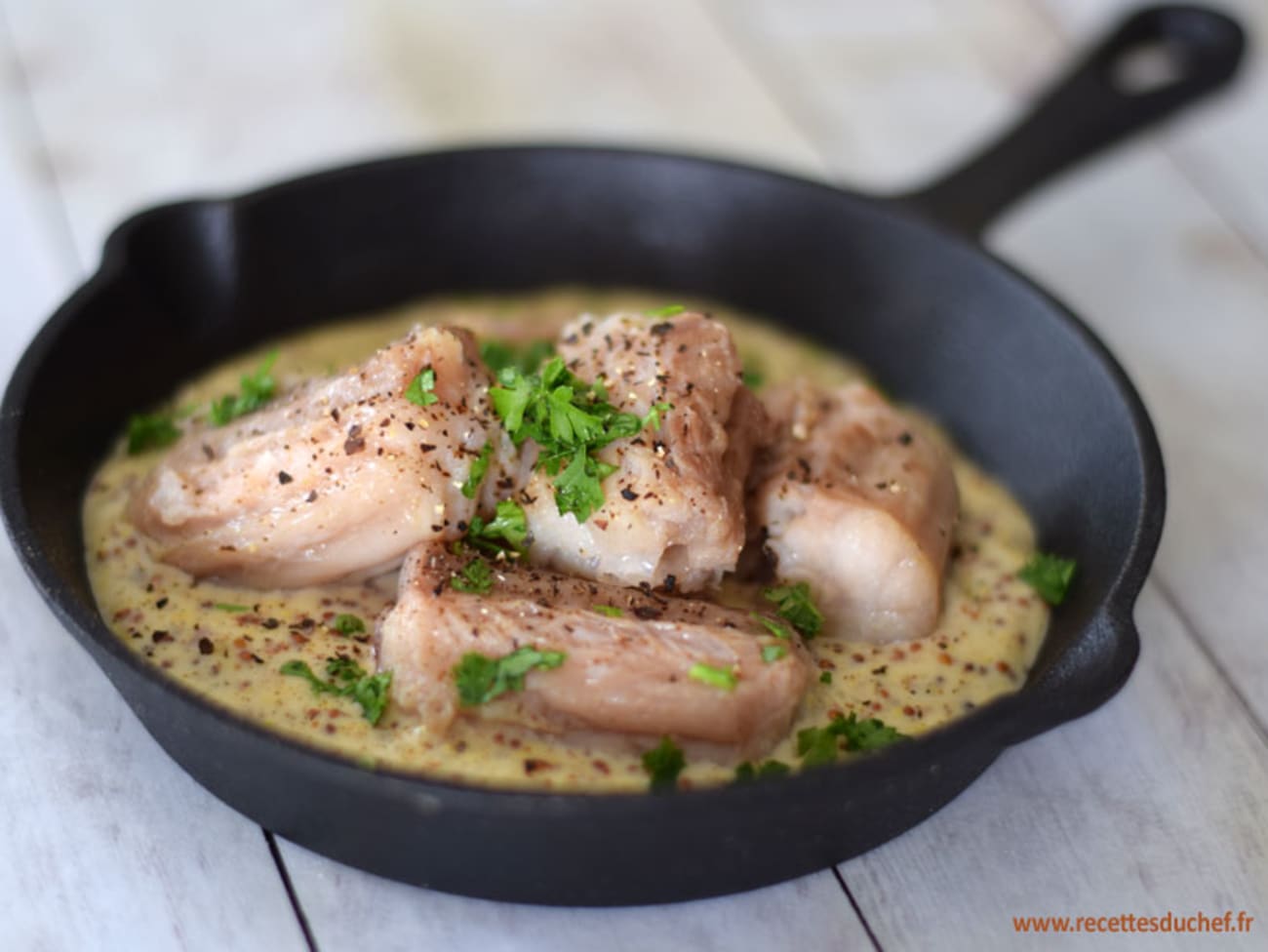 Roussette à la crème et moutarde à l'ancienne (ou saumonette) : recette