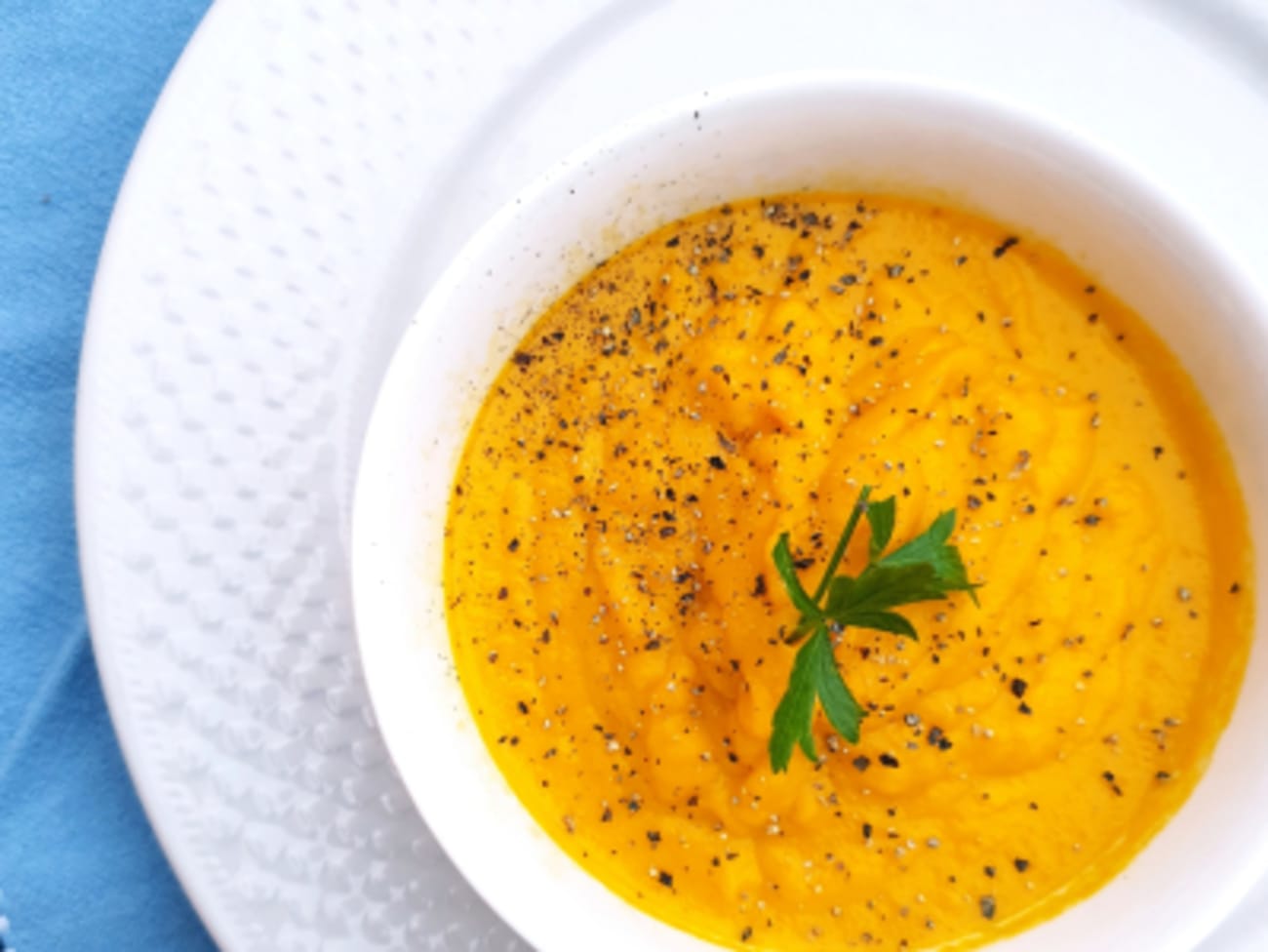 Soupe froide de carotte au lait de coco et citron vert : recette Soupe