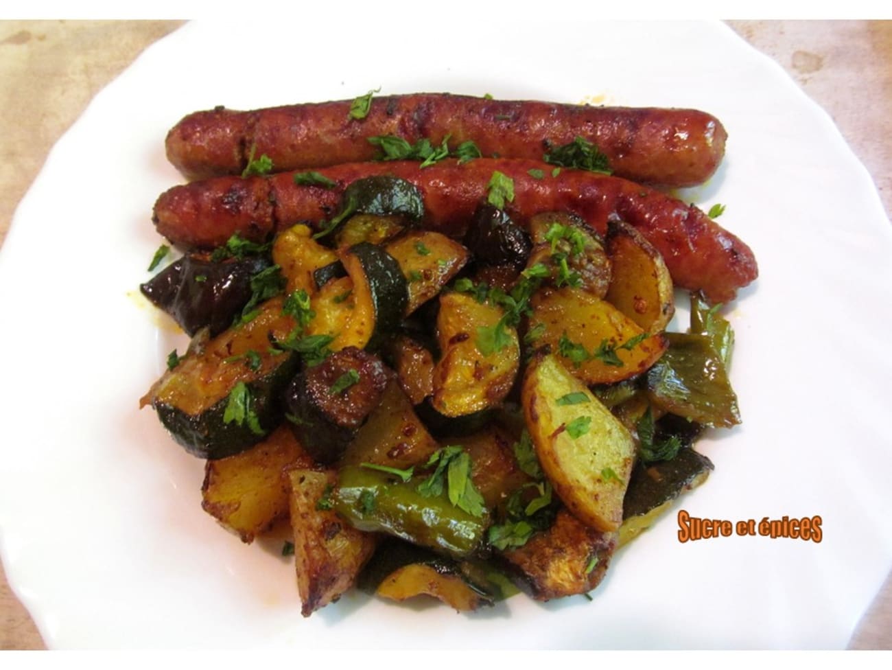 Chipolatas au four aux légumes et épices : recette Chipolatas au four