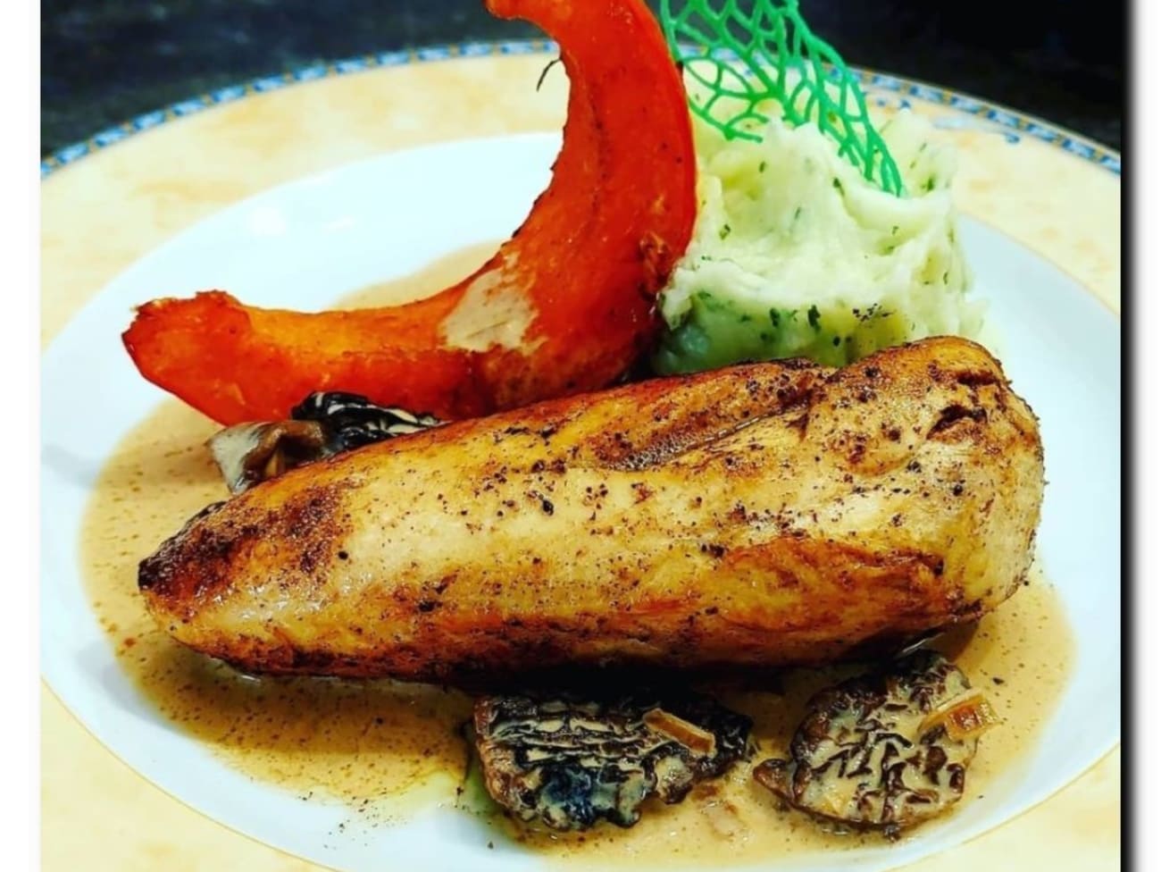 Supreme De Volaille Aux Morilles De Paul Bocuse Suprême de poulet sauce aux morilles, potimarron rôti et écrasé de