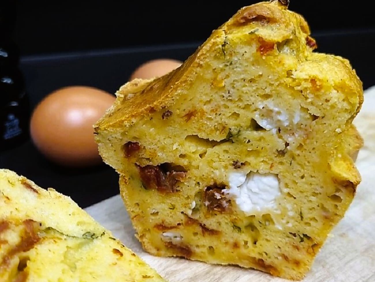 Cake aux tomates séchées et à la feta : recette Cake tomates séchées feta