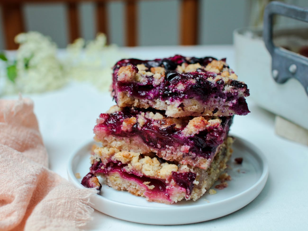 Crumble aux cerises et myrtilles