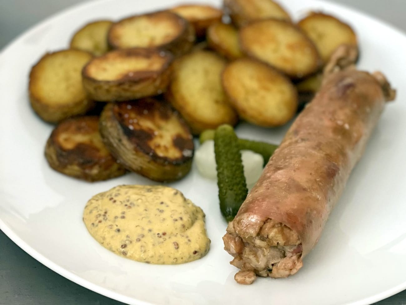 L’andouillette de Troyes et sa sauce moutarde