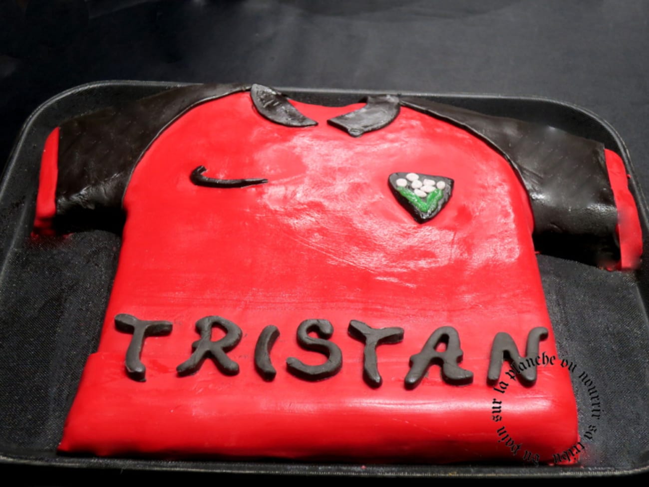 Gâteau d'anniversaire façon maillot de rugby de Toulon