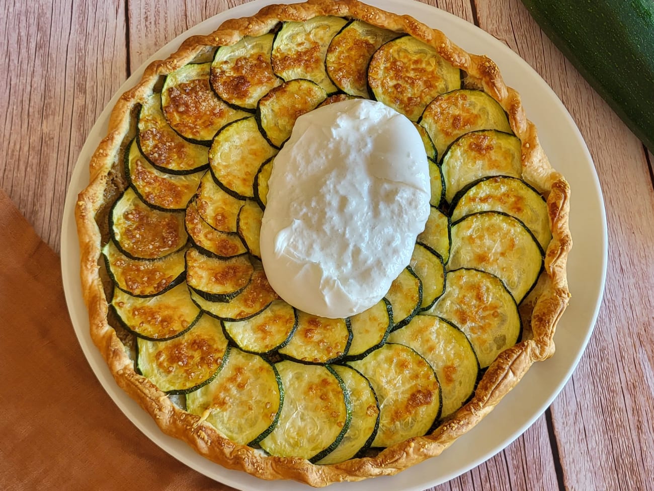 Tarte feuilletée à la courgette sur base tapenade