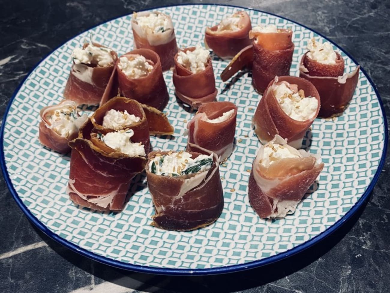 Makis au jambon cru et fromage de chèvre frais