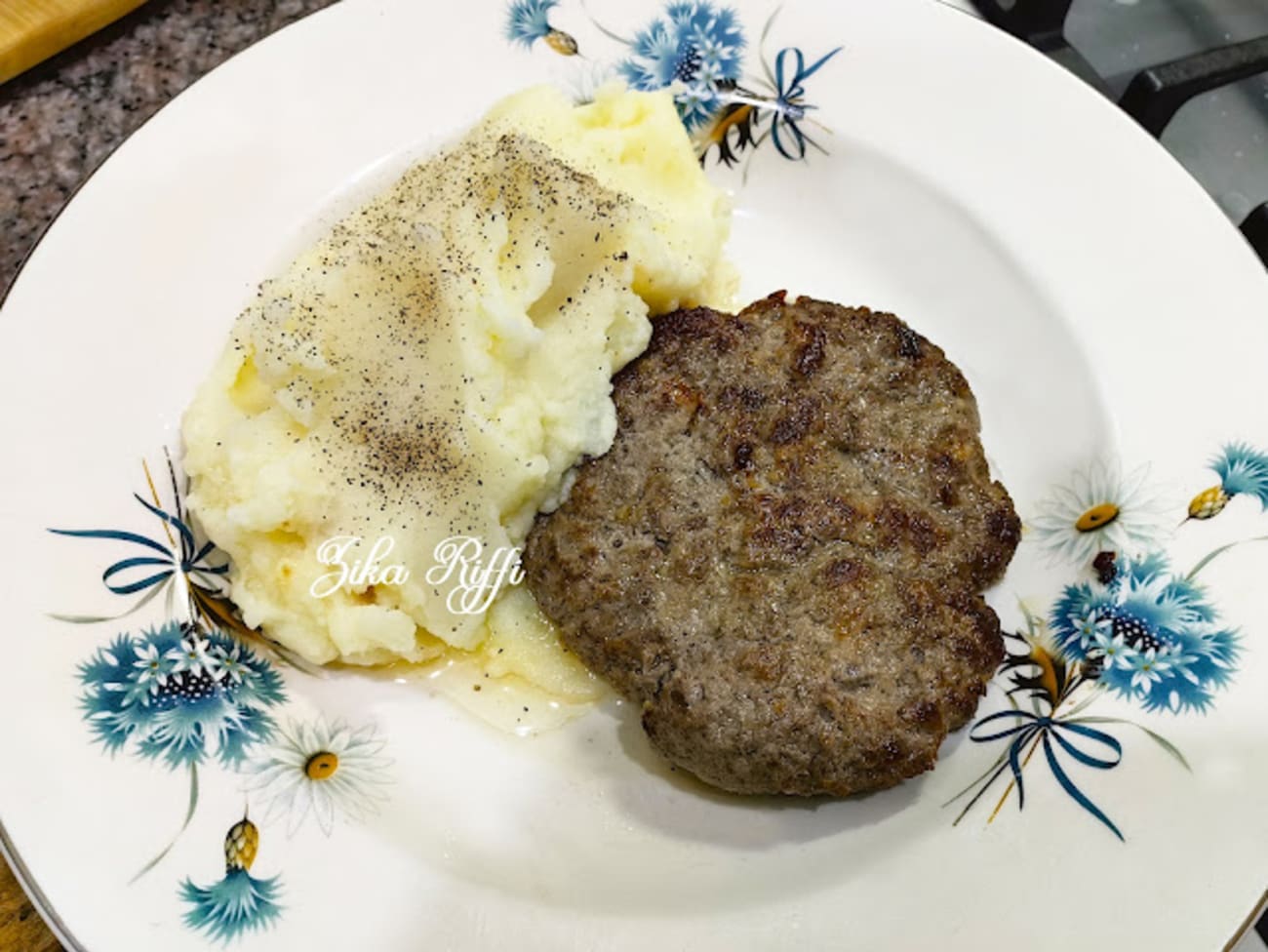 Écrasé de pomme de terre au blanc de poireau et steak haché, un plat familial