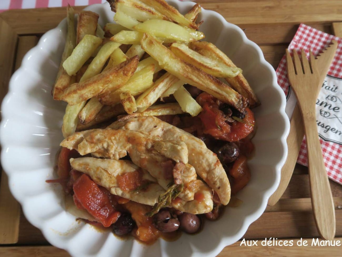 Aiguillettes de poulet aux poivrons tomates et olives