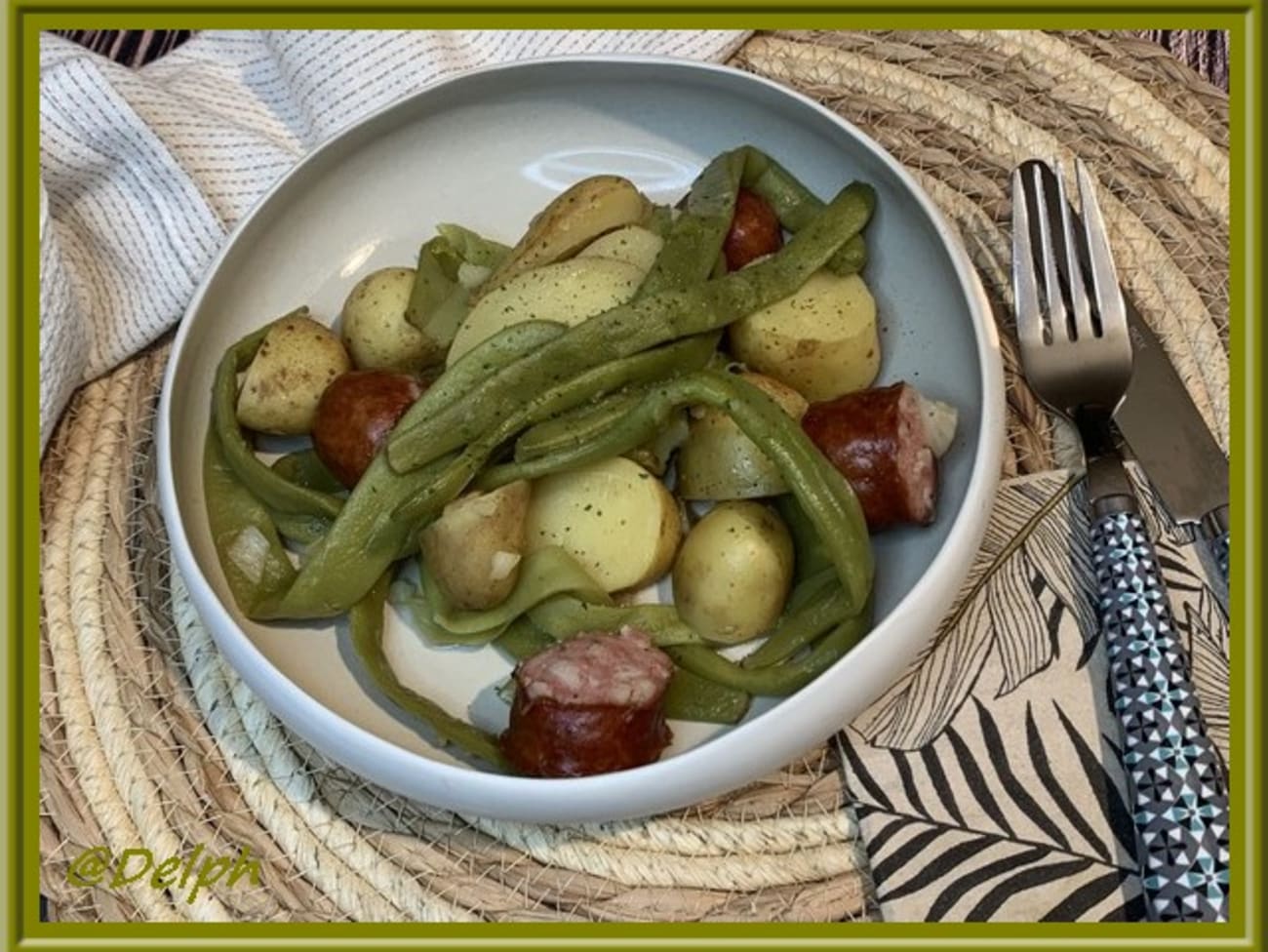 Saucisses de Montbéliard aux haricots plats et pommes de terre