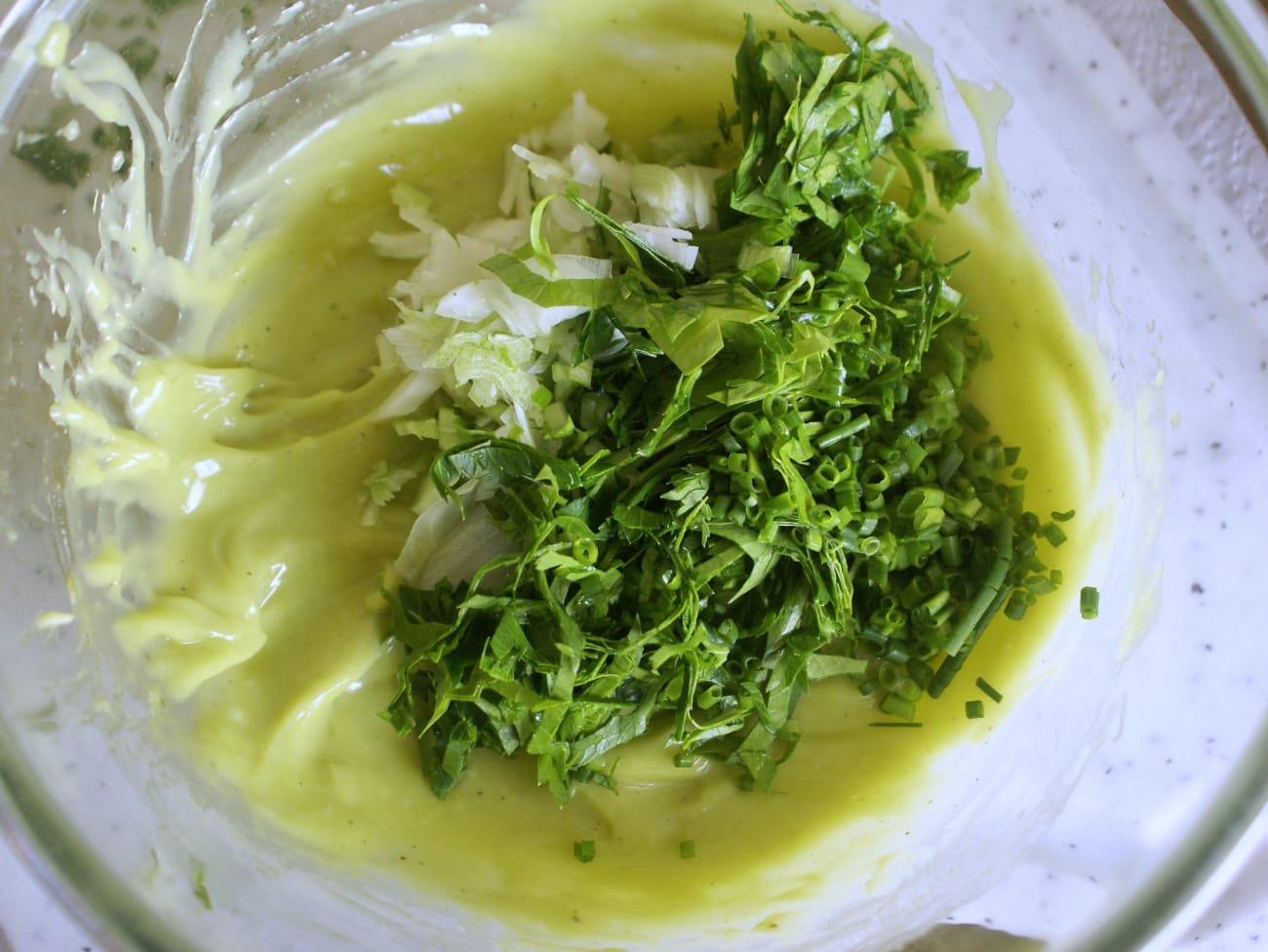 La sauce verte idéale avec les poissons froids et terrines de poisson.