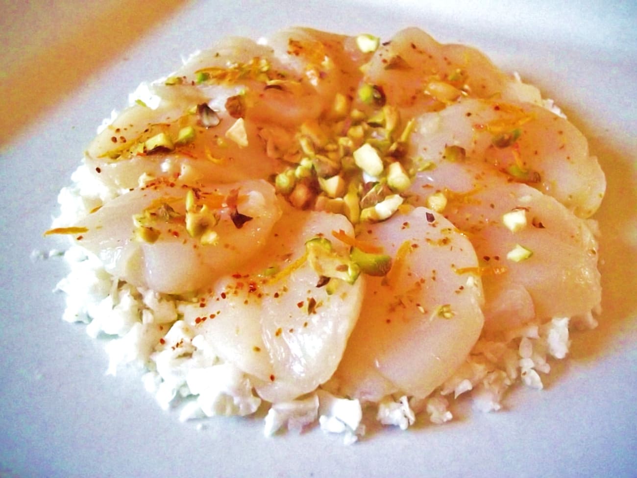 Ceviche de Saint Jacques aux agrumes, pistache et semoule de chou fleur