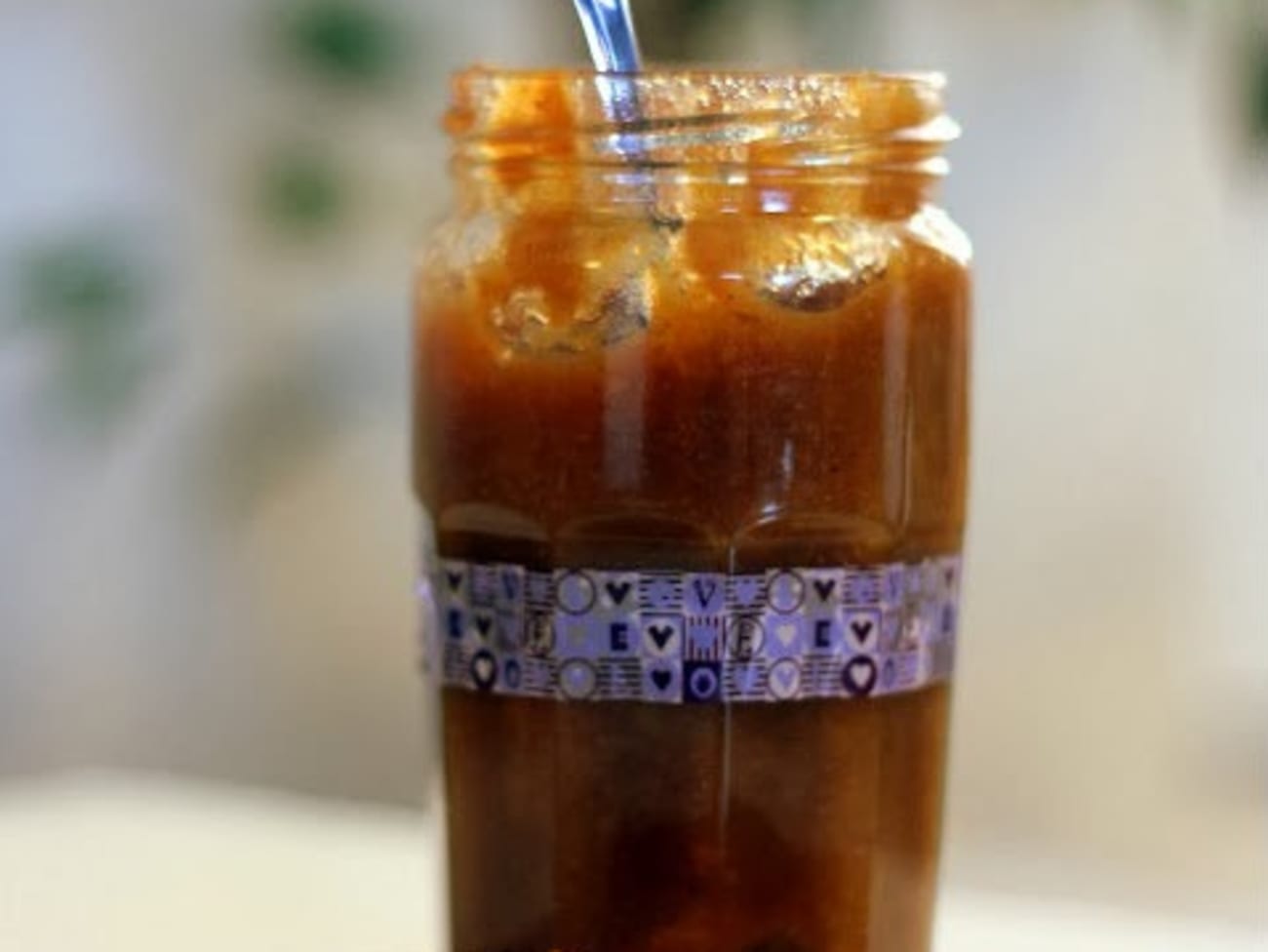 Confiture épicée de kakis au cacao cru pour vos tartines du matin