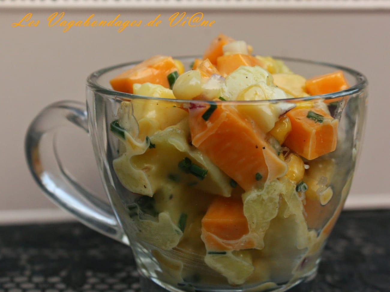 Salade au poulet, pommes de terre, mimolette et ananas : recette Salade
