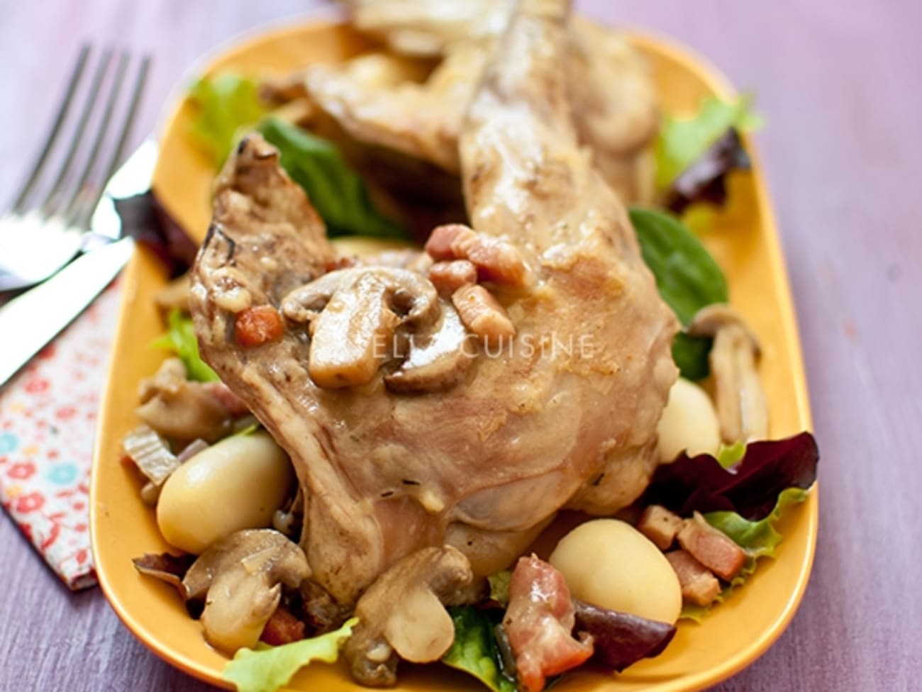 Lapin aux champignons et aux lardons : recette Lapin aux champignons et