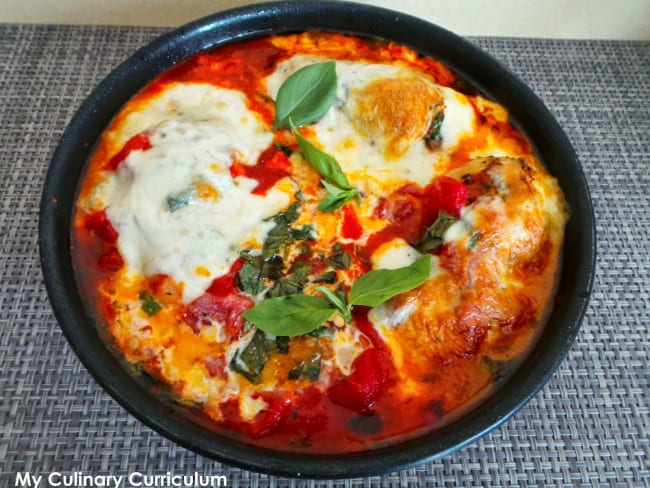 Recette Filets de poulet garni à la mozzarella, basilic et tomates au four