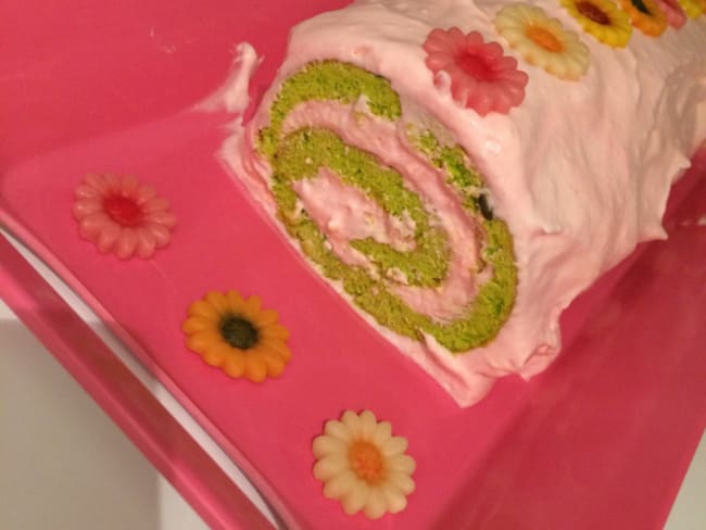 Roulé à la pistache et au Fluff® à la fraise