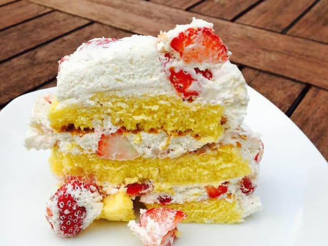 Gateau Express Genoise Aux Fraises Et A La Creme Chantilly Recette Par Thecrazyoven