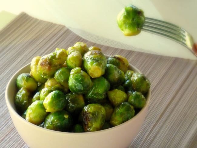 Poêlée de choux de Bruxelles au miel et sauce soja - Recette par