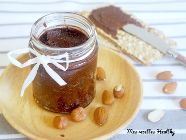 Pâte à tartiner faite maison chocolat noisette et amande - Recette par
