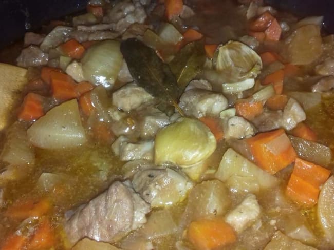Sauté de porc, légumes d'hiver et sauce au vin blanc - Recette par emma