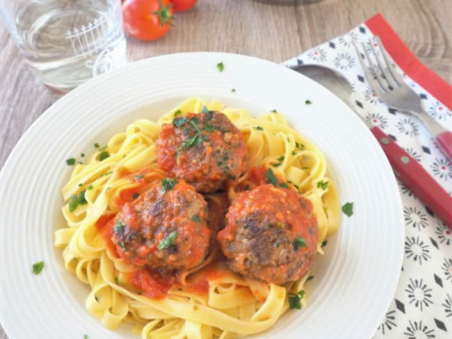 Boulettes de viande à la sauce tomate - Recette par Les petits secrets