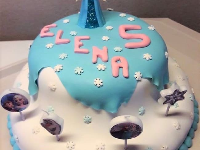 Gateau La Reine Des Neiges Recette Par Ca Ne Sent Pas Un Peu Le Brule La