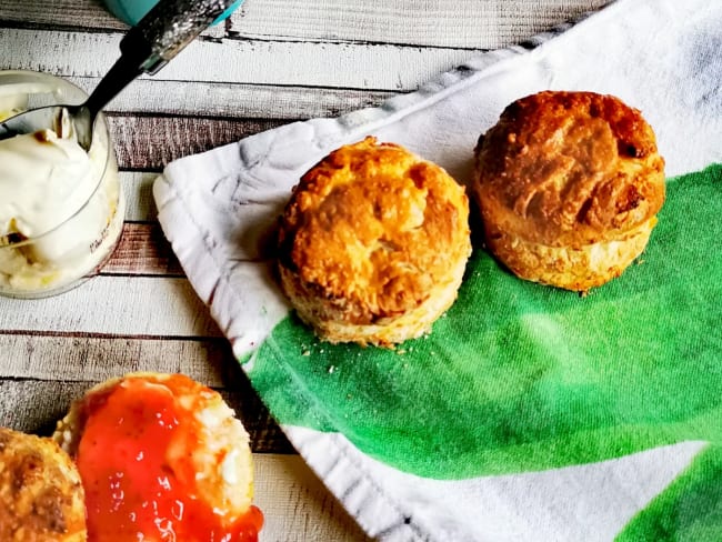 Traditionnels Scones Anglais Et Confiture De Fraises Au Pimms Recette Par United Colours Of Macarons