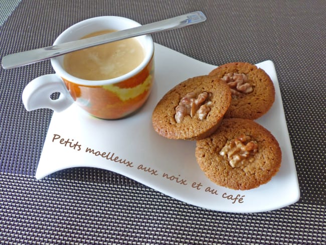 Petits moelleux aux noix et au café