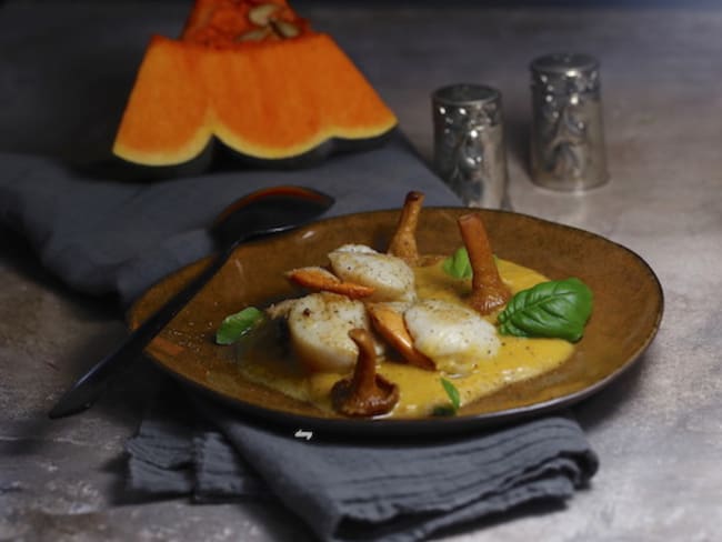 saint-Jacques et girolles à la crème de potiron