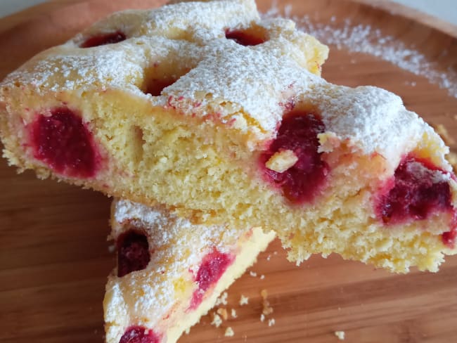 Gateau A La Framboise Surprenant De Simplicite Recette Par La Malle A Recettes