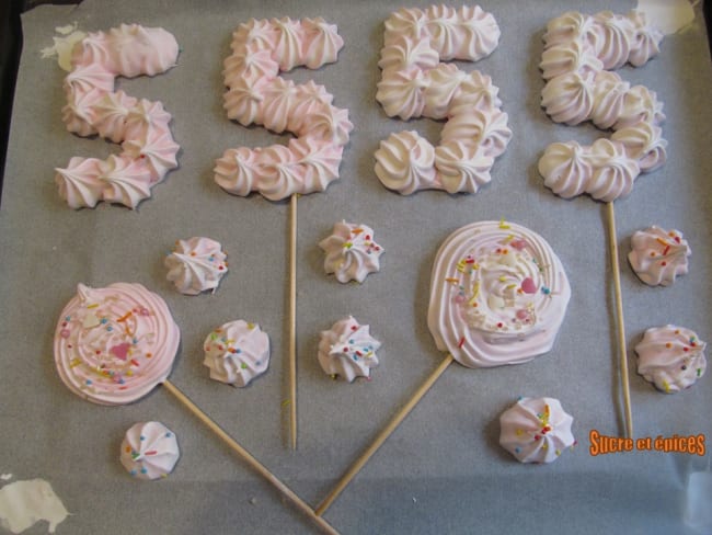 Decors En Meringue Pour Des Gateaux D Anniversaire Recette Par Sucreetepices