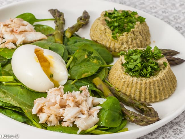 Flans d’asperges, œufs mollets et araignée de mer