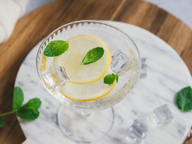 Cocktail au Gin et vin pétillant à la fleur de sureau
