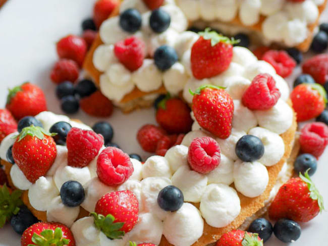 Number Cake Aux Fruits Rouges Et Chantilly Facile Recette Par Sab N Pepper