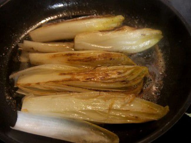 Endives braisées à la poêle bien caramélisées