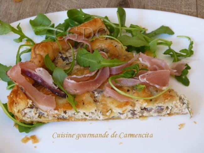 Tarte fine aux champignons de Paris mozzarella di Bufala et jambon Speck