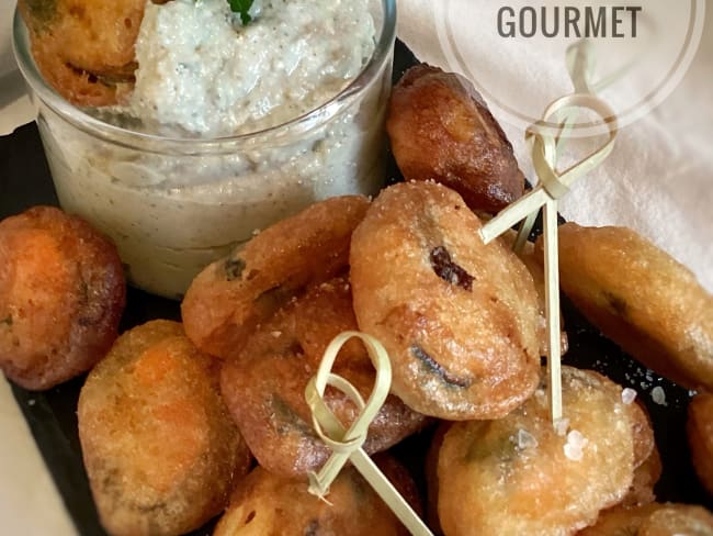 Beignets Midye Tavasi de moules turcs et sauce tarator