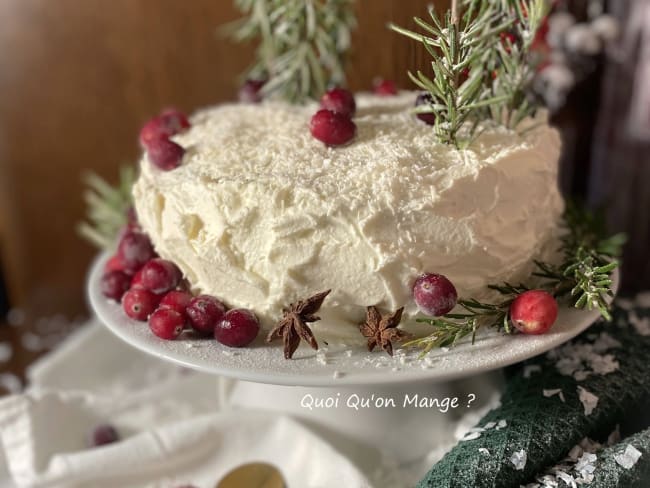 Et pour le dessert, remplaçons la bûche par un gâteau blanc comme l'hiver à la compotée de cranberries.