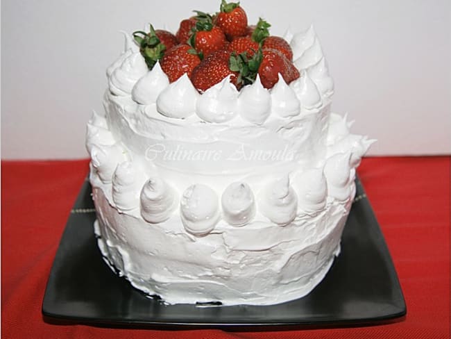 Gateau D Anniversaire A La Meringue Et Fruits Rouges Recette Par Culinaireamoula