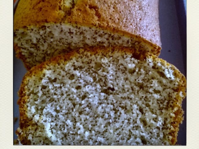 Cake A L Amande Amere Et Au Pavot Recette Par Breves De Gourmandise