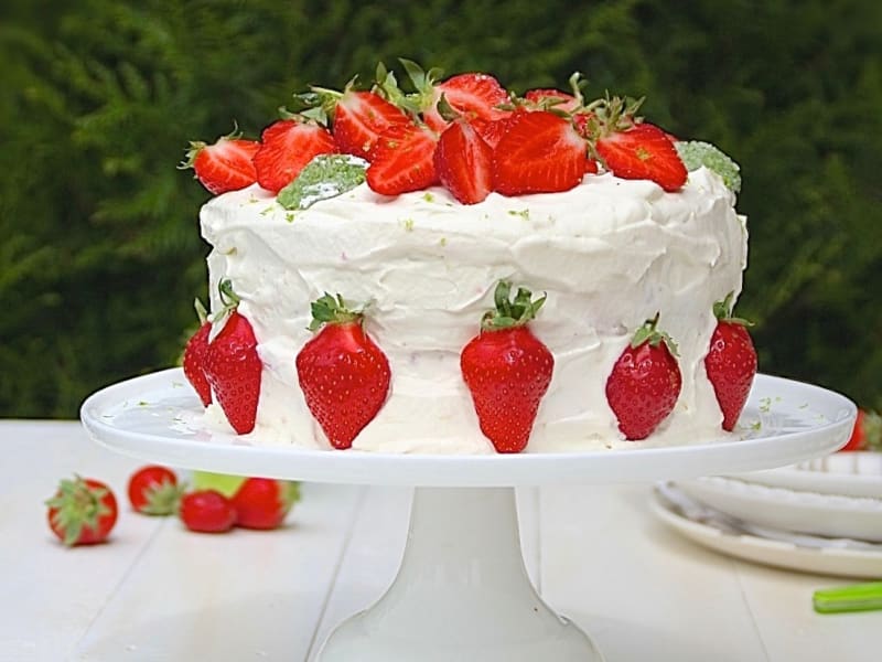 Gâteau génoise au mascarpone et fraises - Dans vos assiettes