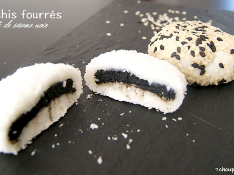 Mochis japonais fourrés à la pâte de sésame noir - Recette par Tchoup'  Cooking