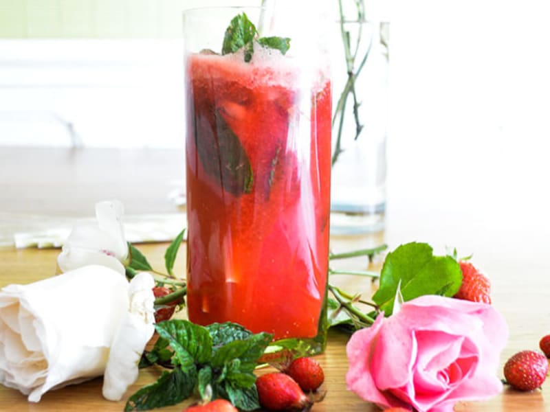 Recette Cocktail sans alcool aux fraises et à la menthe (facile, rapide)