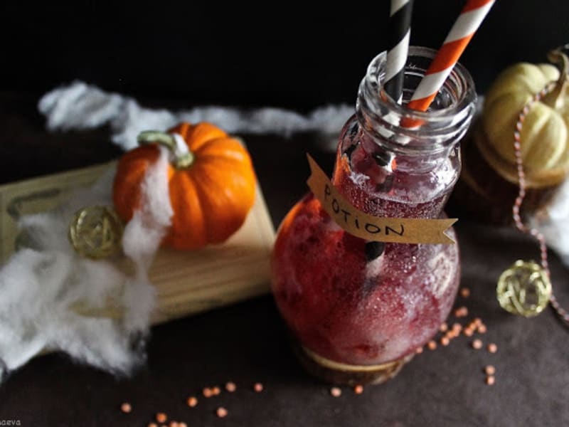 Potion magique aux yeux, raisin et litchi (cocktail d'halloween